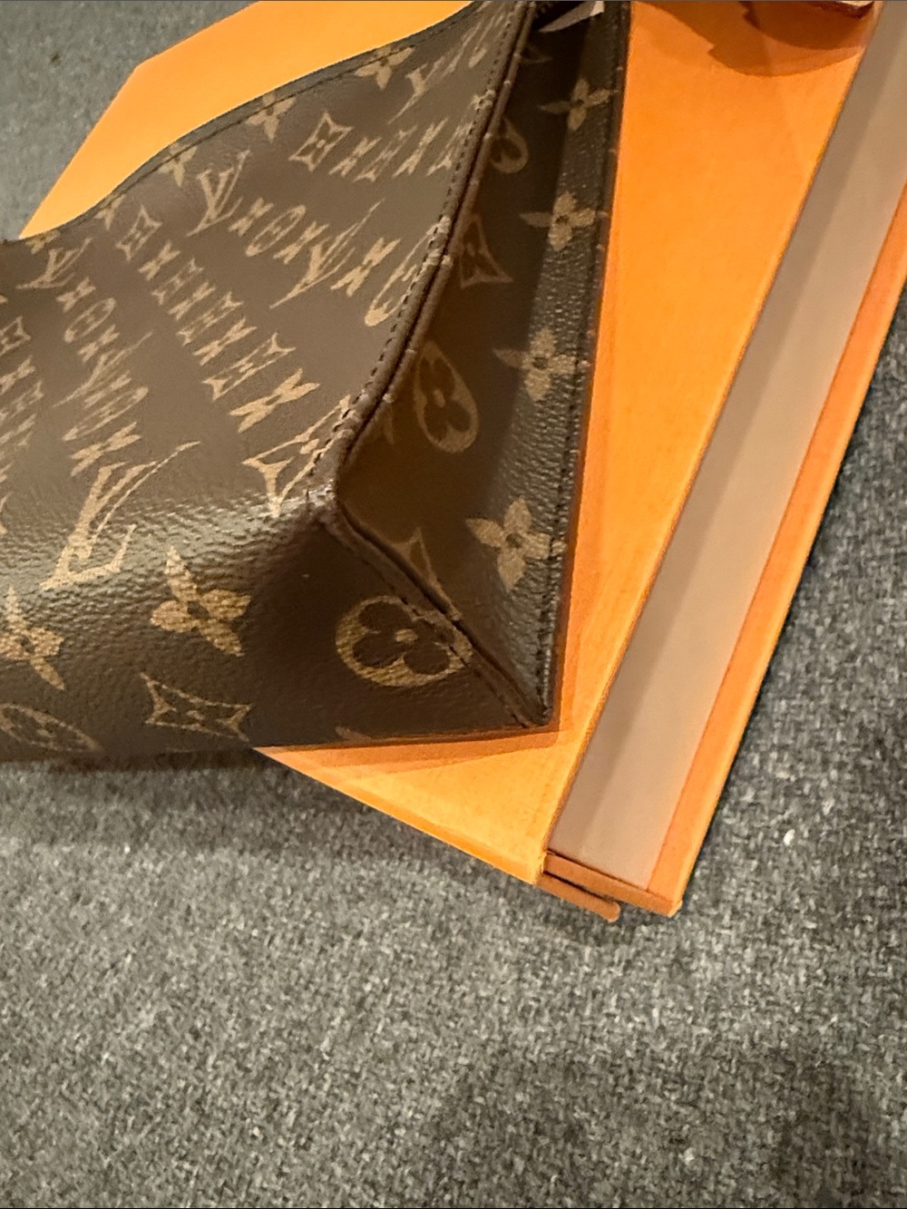 Louis Vuitton Monogram Canvas Toiletry 26 - Picture 4 of 16